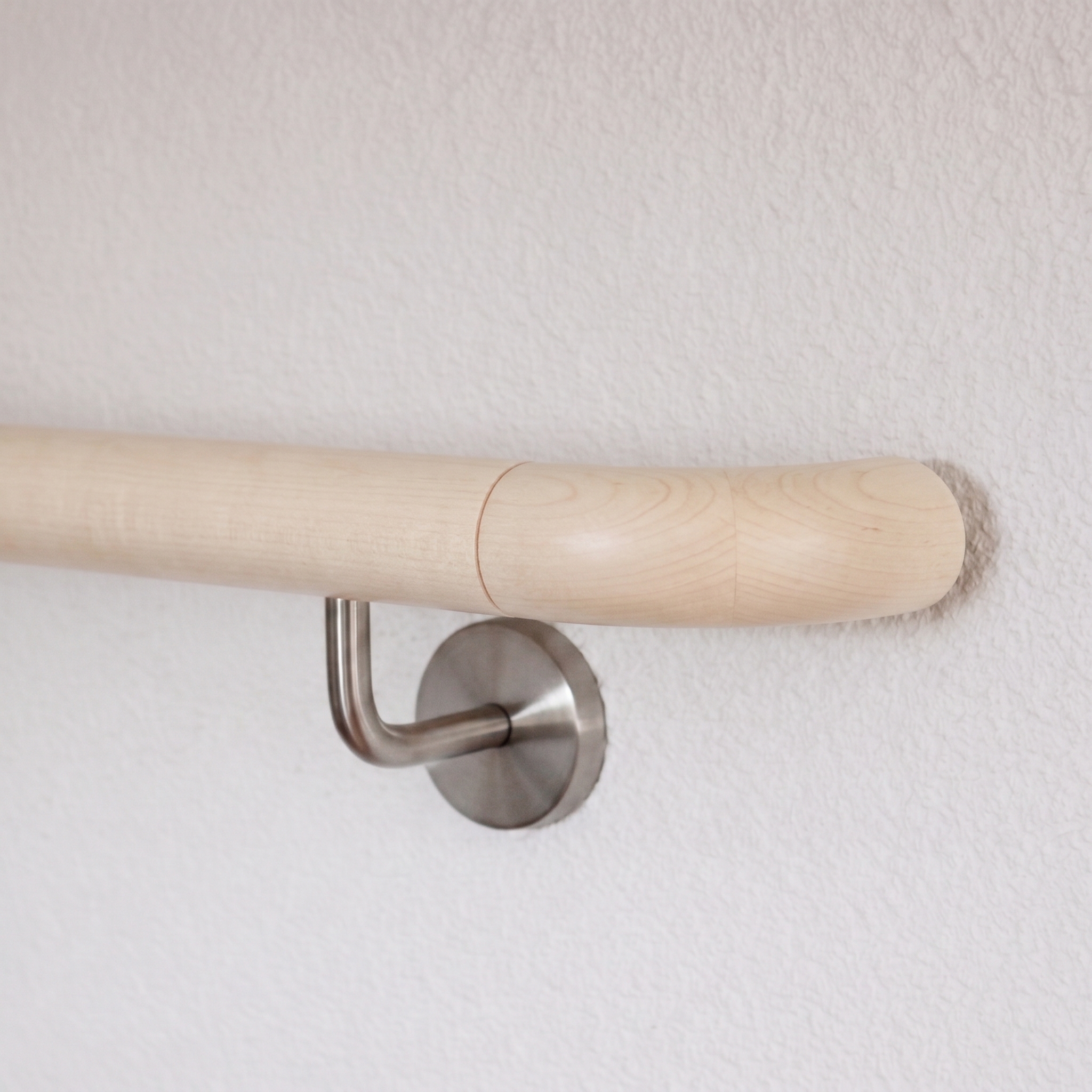 Kinderhandlauf Ahorn rund Ø 35/40 mm inkl. Endbögen | nach Maß | Treppe & Wand