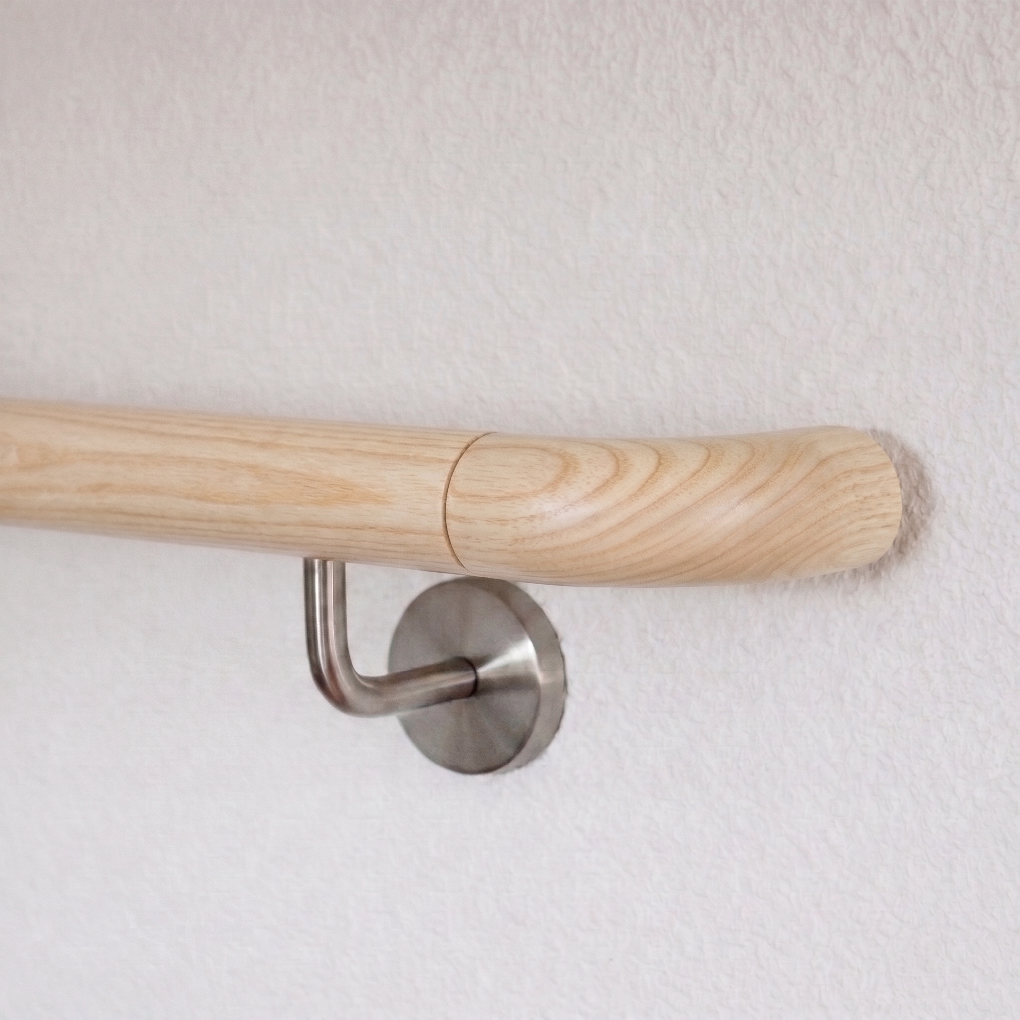 Kinderhandlauf Esche rund Ø 35/40 mm inkl. Endbögen | nach Maß | Treppe & Wand