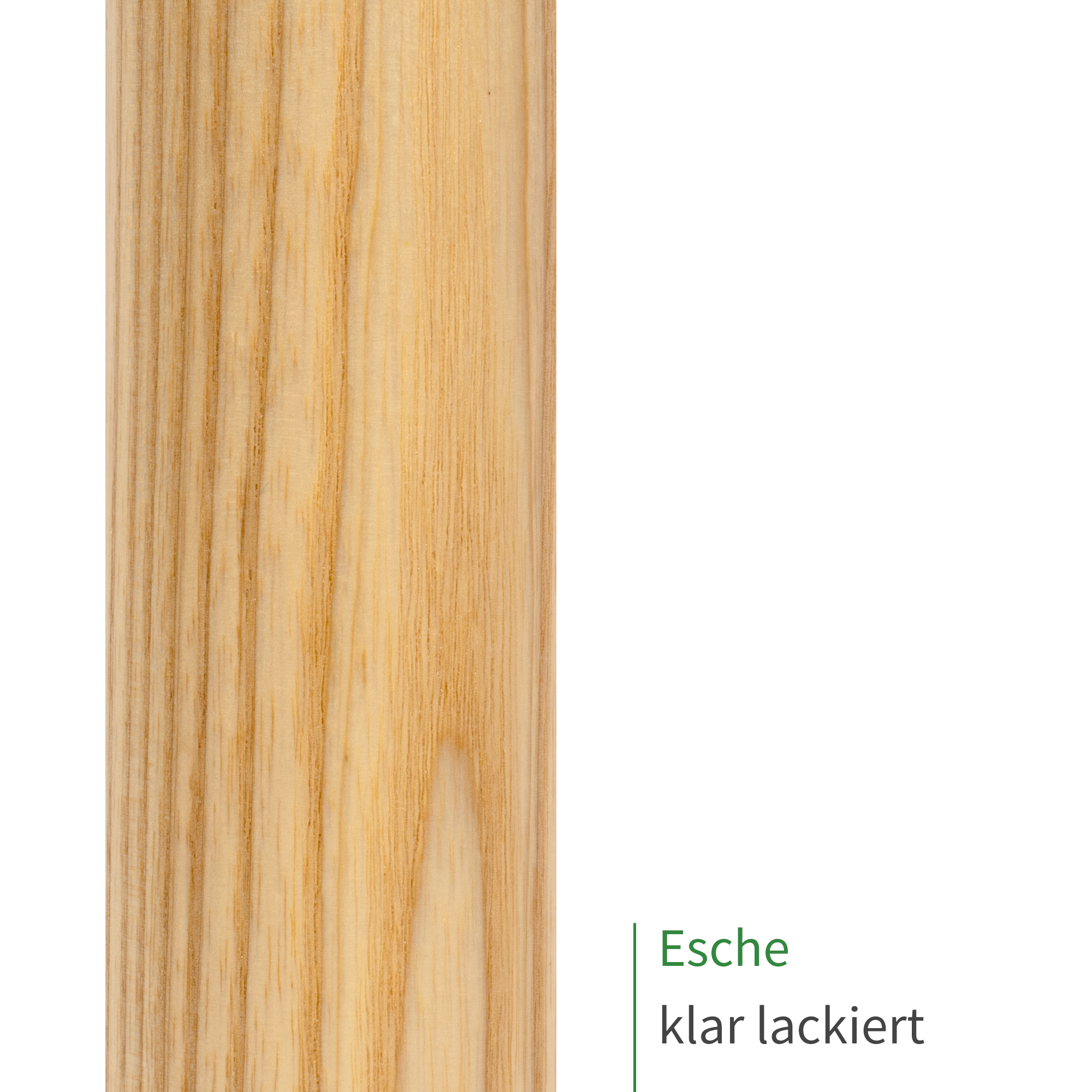 Oberflächenmuster Handlauf Esche klar lackiert, rundes Holz mit heller Maserung und leichtem Glanz, Nahaufnahme hochkant